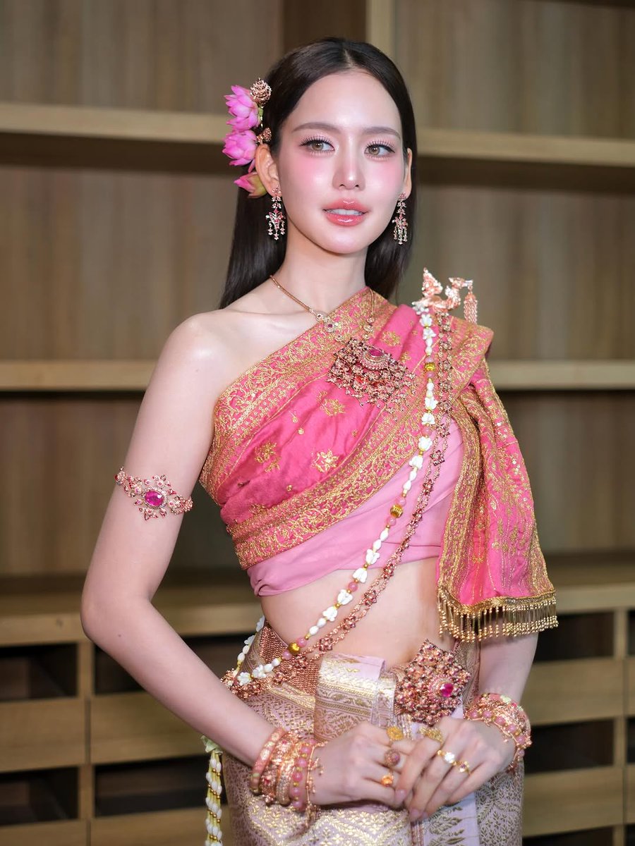 โบว์ เมลดา tweet media