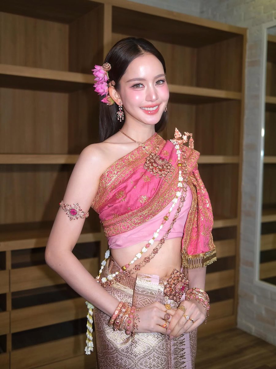 โบว์ เมลดา tweet media