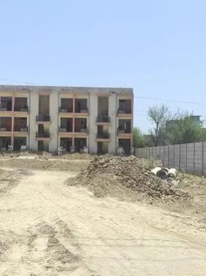 AnkitNanwal's tweet photo. @MoHUA_India @HsvpFaridabad @HsvpHaryana @moolchandbjphry @KPGBJP @VipulGoelBJP @rajeshnagarfbd @pehchanfbd @PMOIndia 

BJP govt failed: Sector 70 Faridabad Housing Board flats still lack basic amenities since 2018. No action, only promises. Residents suffering continuously. https://t.co/s6MB1NzHi5