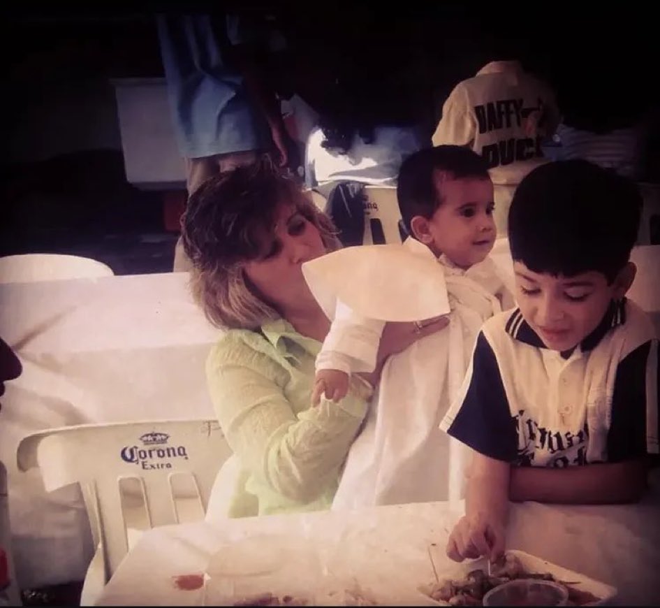 josafatantonioh's tweet image. Happy 21st birthday Rodolfo! 🎁🎉 A memory of your christening day #flashback January 2006 📸