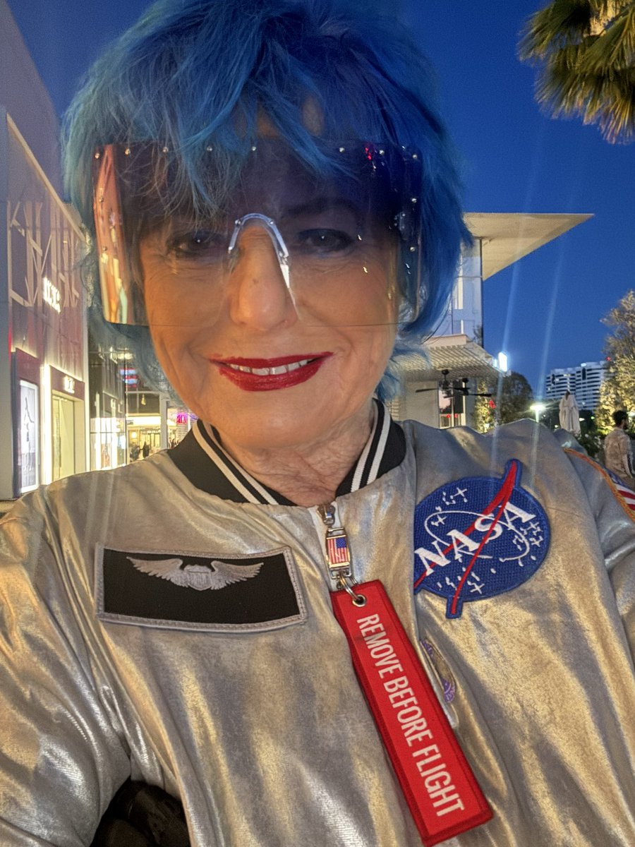 Lady Rocket tweet media