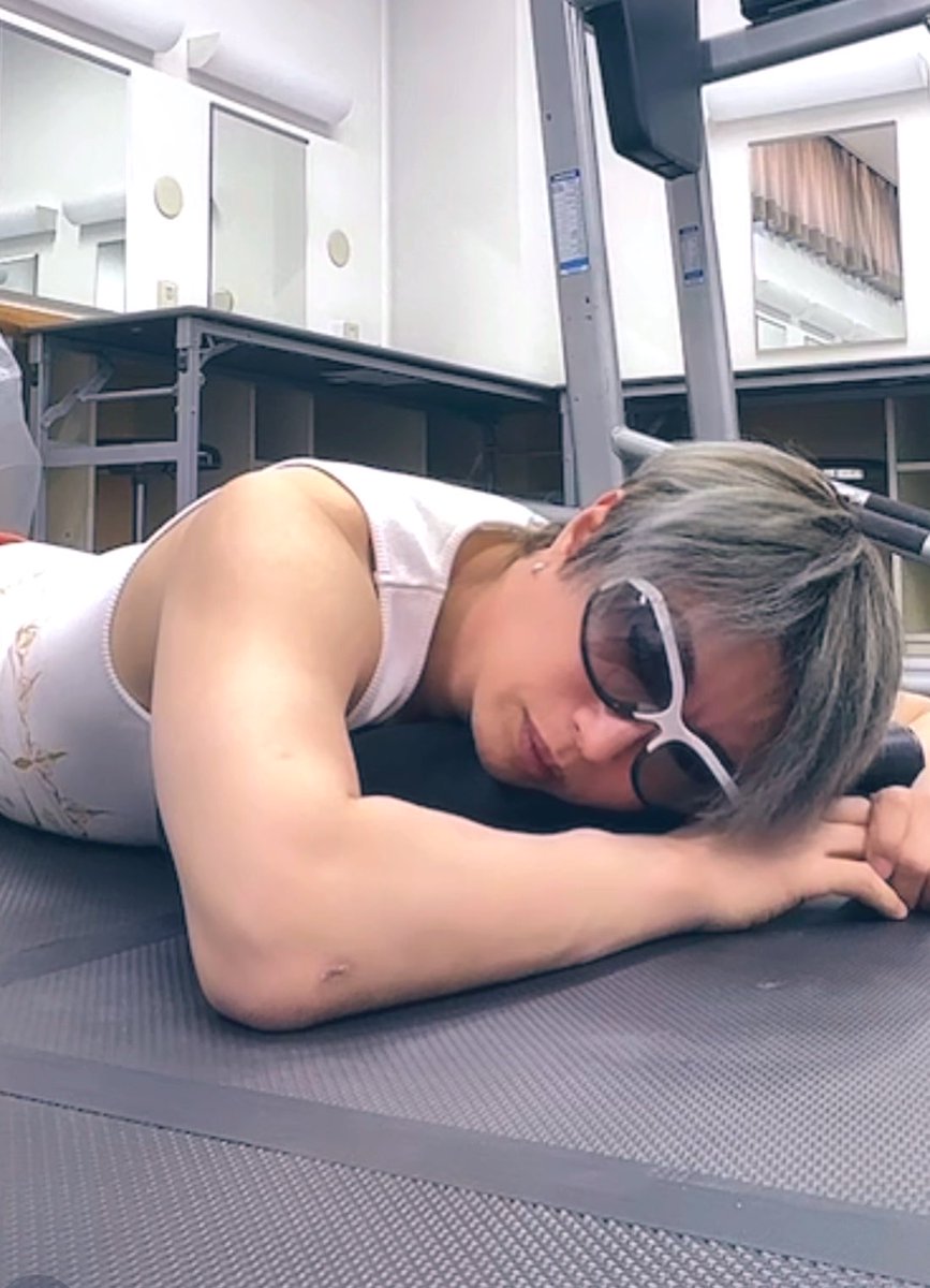 akiko_0209_'s tweet image. 肘のカサブタまだ治ってない...
大ケガではなくて良かったけれど🥲

GACKTさん
今日もカッコようございました🫶🧡

LS仙台公演も
最高の時間になりますように🌸

今日の仙台は青空、桜も咲いてたね
入り待ち配信もおもしろかった✨

#GACKT