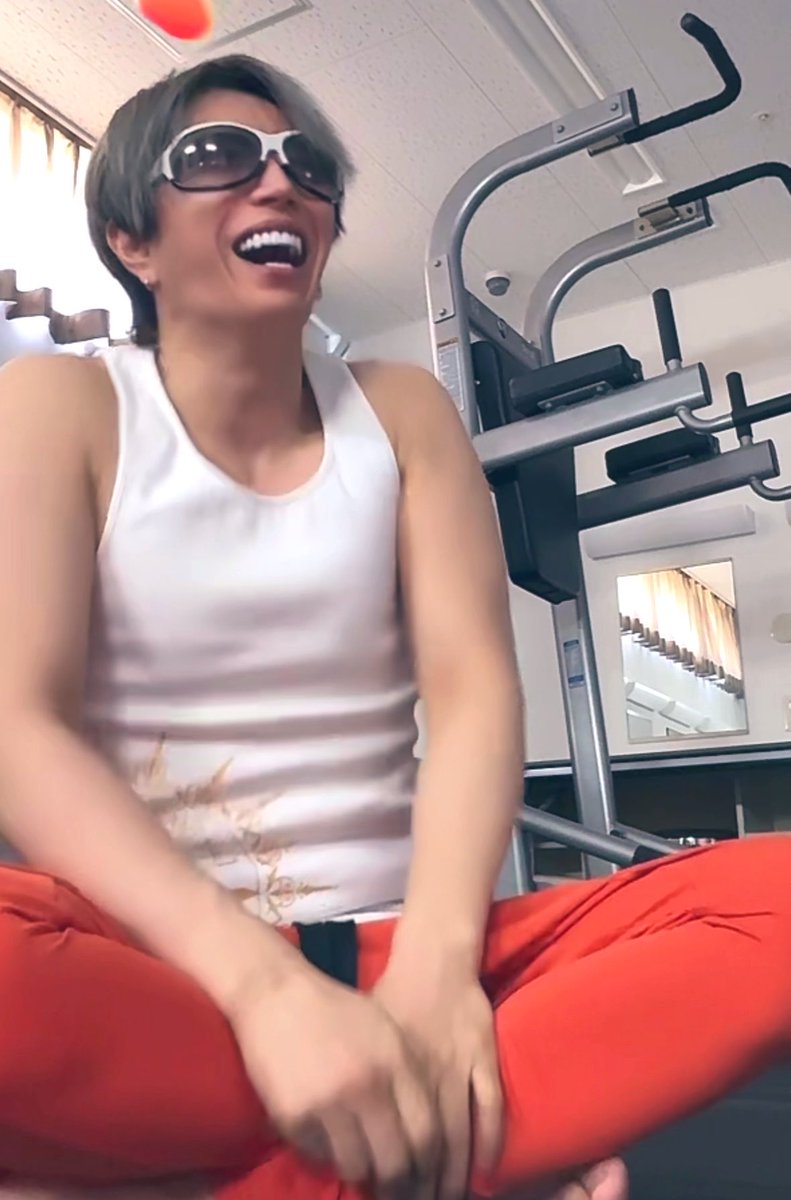 akiko_0209_'s tweet image. 肘のカサブタまだ治ってない...
大ケガではなくて良かったけれど🥲

GACKTさん
今日もカッコようございました🫶🧡

LS仙台公演も
最高の時間になりますように🌸

今日の仙台は青空、桜も咲いてたね
入り待ち配信もおもしろかった✨

#GACKT