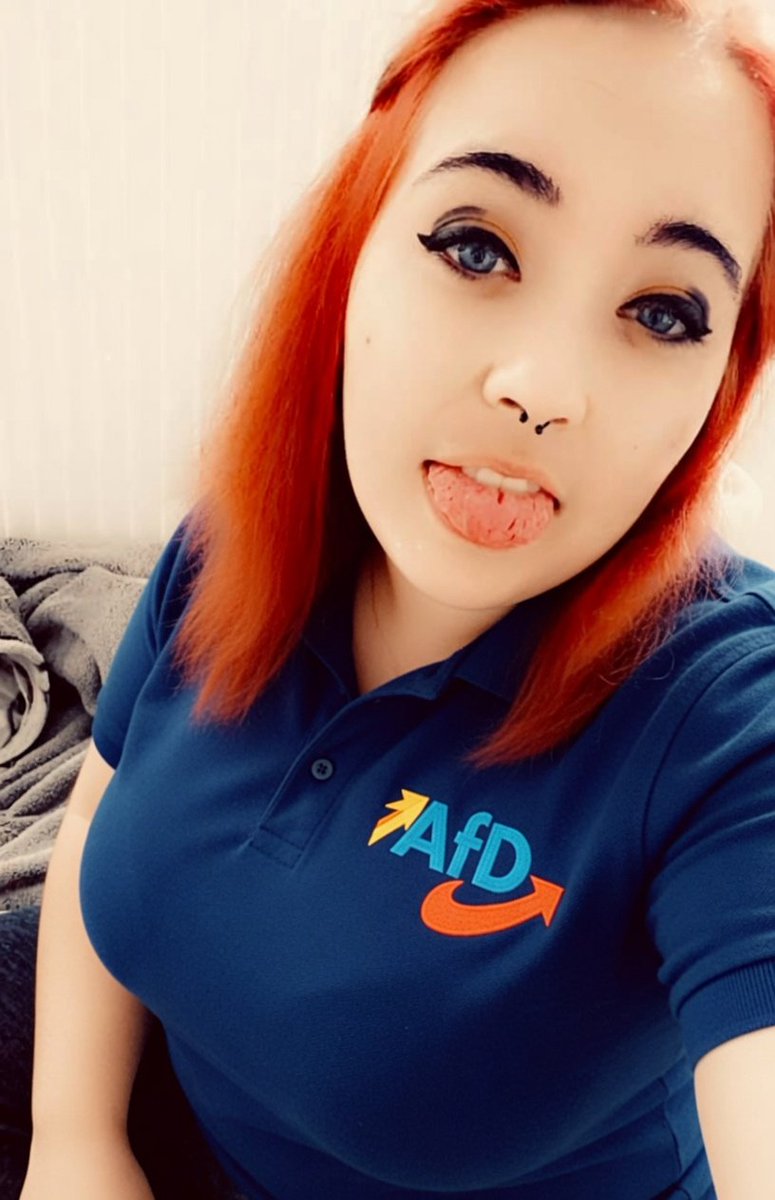 TankstellenLara tweet media