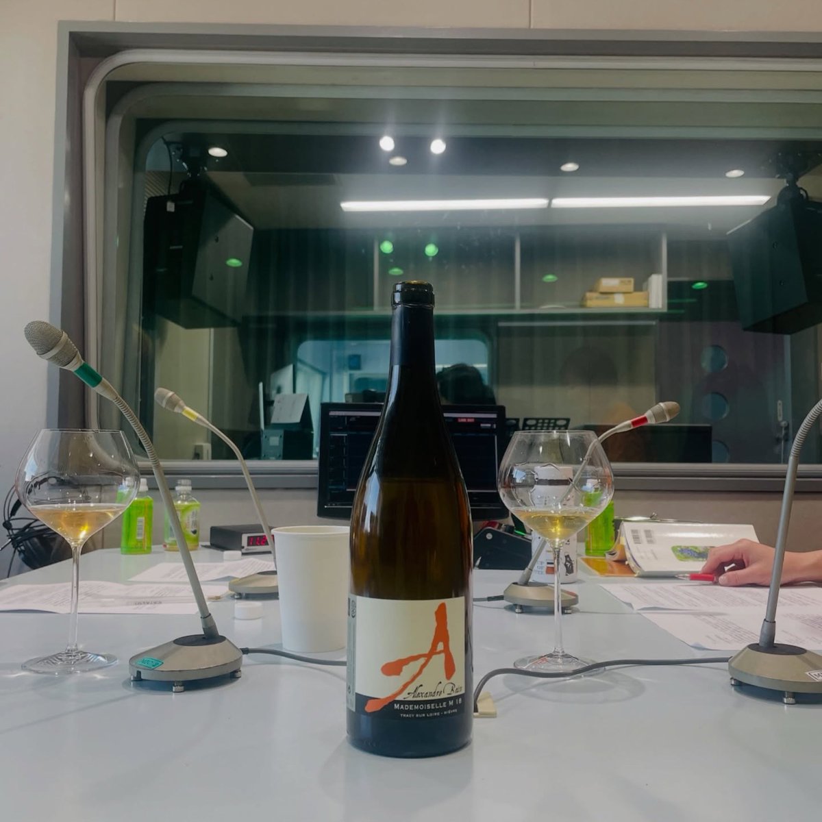 NWParty2026's tweet photo. NW党 vol.15🍷
今回はロワール特集！Alexandre Bainの「Mademoiselle M 2018」を飲みながら、サンセールやプイィ・フュメ、キンメリジャン土壌などを深掘り。ロビノやニコラ・ジョリーなど自然派の系譜にも注目。 #nwparty #ナチュラルワイン https://t.co/2VTNVgJ3ew