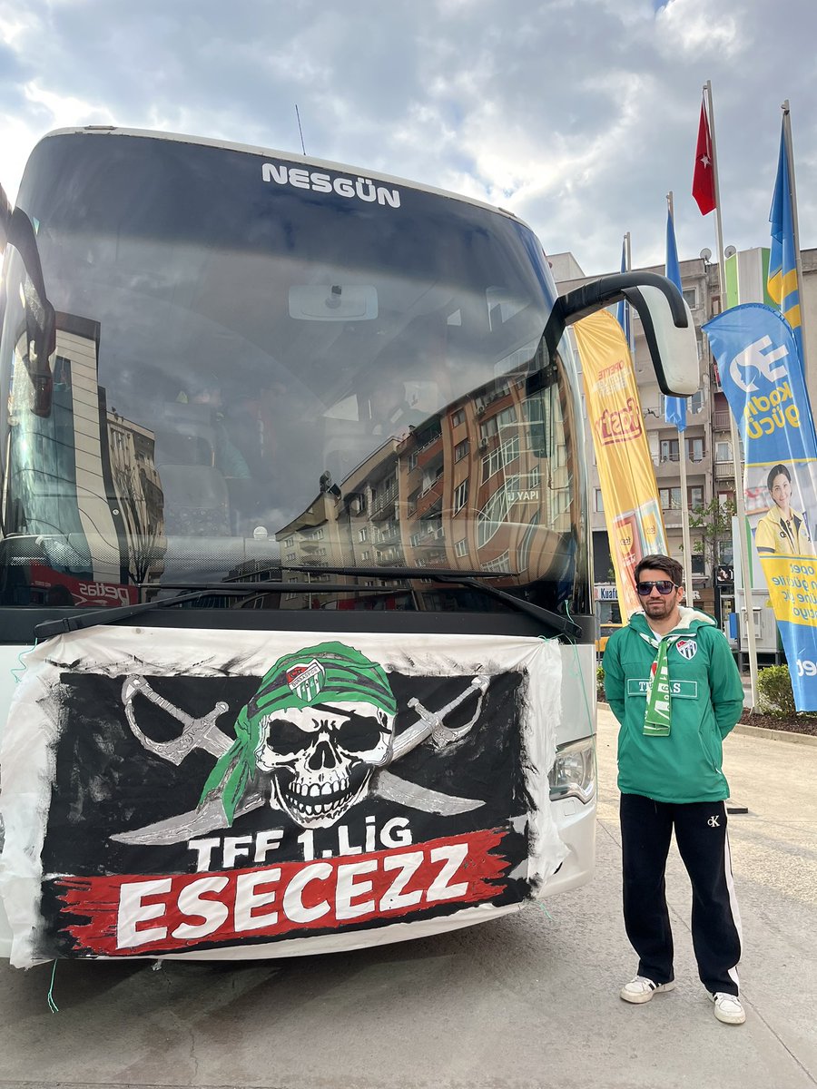 bulentkync16's tweet photo. Geliyoruz 

Es-Es istila 

Bursaspor https://t.co/7V2xIi0Dvb