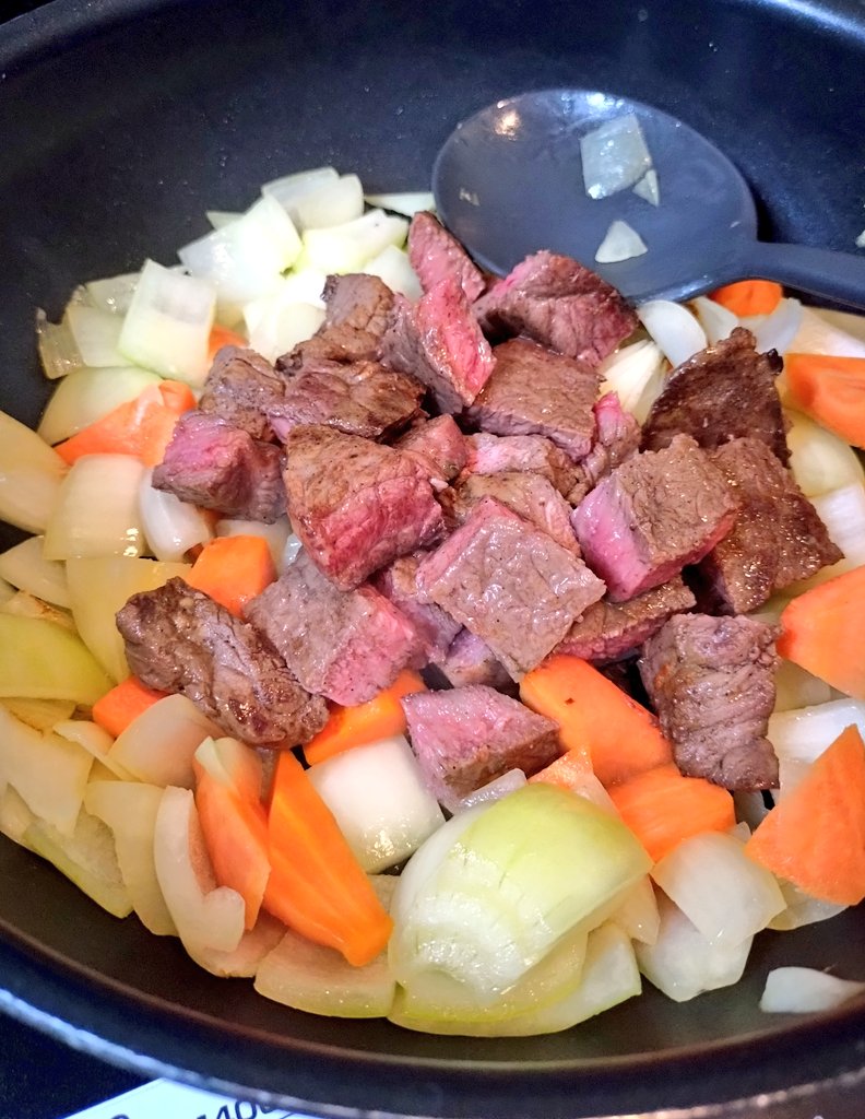 食べ切れなかった分はビーフシチューに転生させちゃう🥩