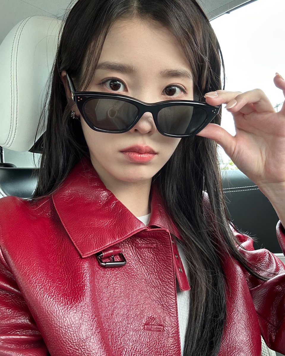 아이유 에델바이스 tweet media