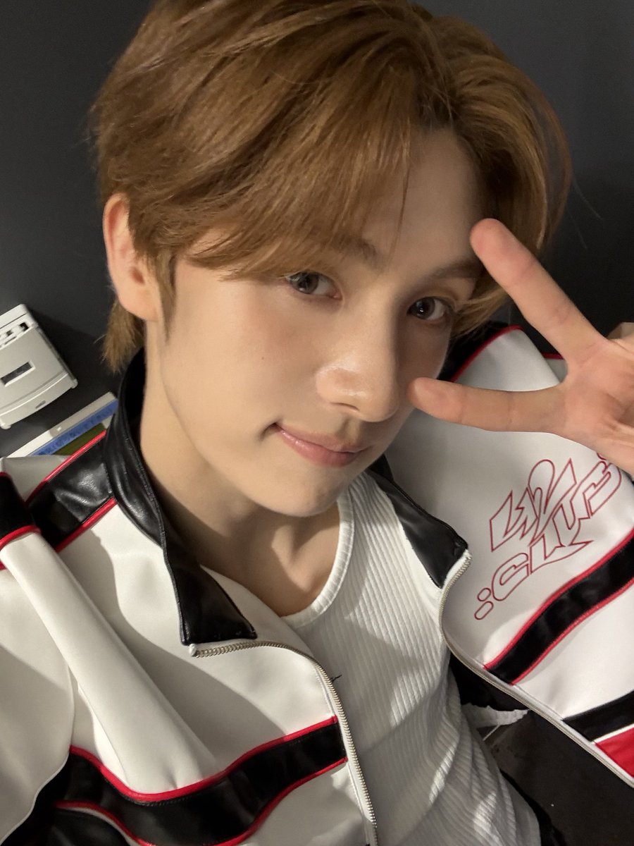 oungjaye's tweet photo. I did fanmeets as well. I’m still an idol at heart so, really, getting back on stage is like a homecoming party. Which I get to do through 42:Club! Not saying anything due to clause and the fact that it’s gated for Sais but… we had fun with our songs and more :) ! https://t.co/P0eVj54hhm