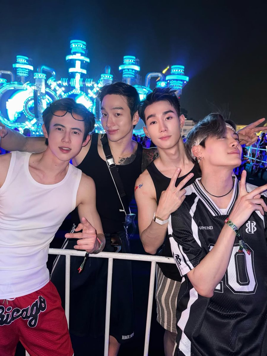 bb0un Official tweet media