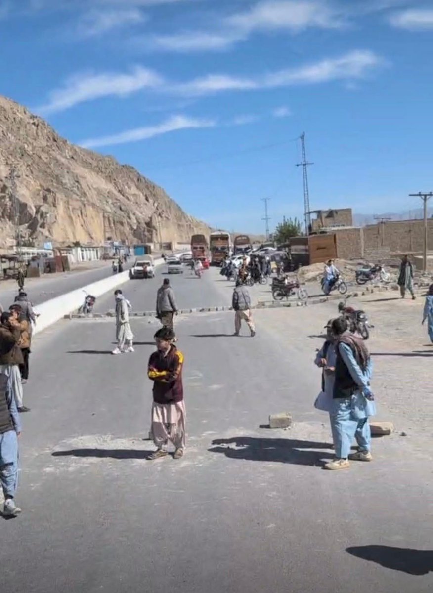 zain91's tweet photo. Quetta: 2 members of the Hazara community were killed &amp; 3 others injured in a shooting near Hazarganji market. After the incident, community members held protests near Hazara Town. This is the 1st such attack on Hazaras in a long time, at a time of fragile security in the region. https://t.co/ilOBSEwxDM
