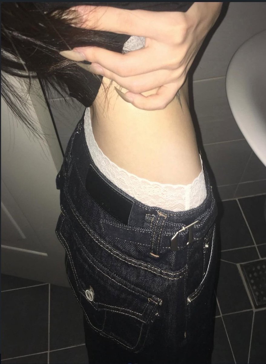 leora ♱ tweet media