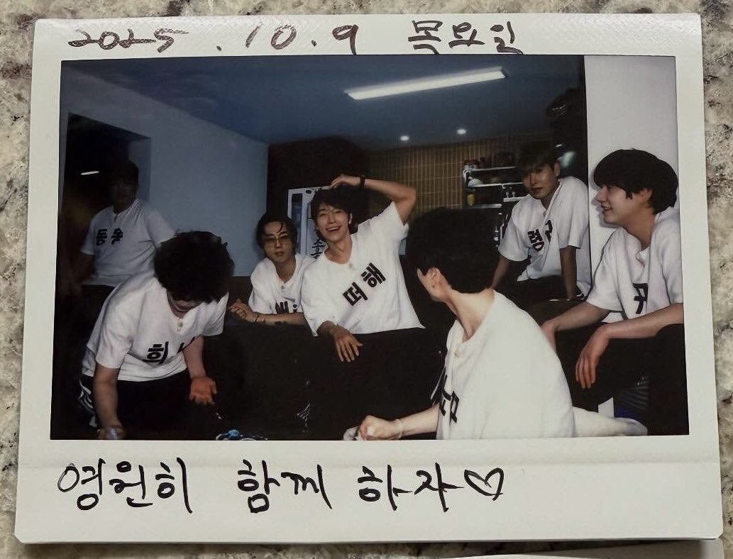 ( - ̫-).. tweet media