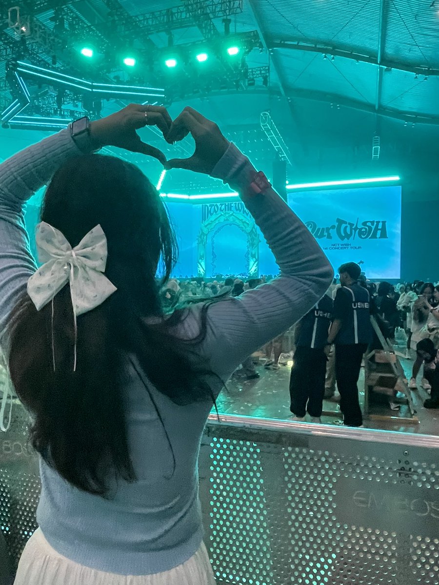 Gue tuh bingung mau post ITW di akun ini atau diakun sebelah, pokonya yess user <a href="/sstrawjaeri/">asa 🍓</a> itu sayaa and i was there and had so muchh fun at ITW Jakarta yesterday 💚❤️