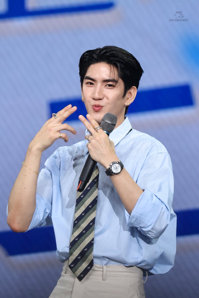 แฟนคลับขอจุ้บไม่ให้ แต่พอจะเข้าหลังเวที แอบทำดื้อมาก555555

WO AAI NI SEA TAWINAN
#SeaFMinGuangzhou
#sea_tawinan