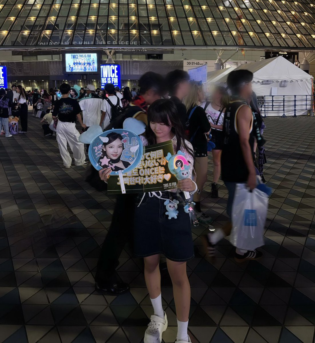 まな⋆｡˚✩ tweet media