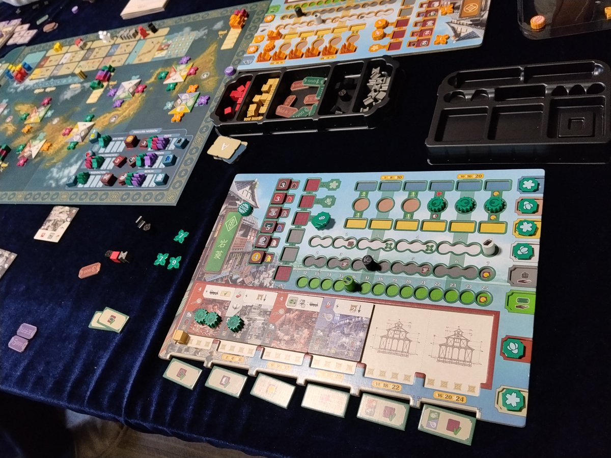 ume_bg's tweet photo. 小矢部クローズ会
プレイしたのは
ニッポン財閥　1/4
ヨーヴィック　2/4（TB）
財閥2回目。工場B面＋アッパーな拡張入で。毎プレイ中間目標が違う為、変化が生まれ自分は好き。300点を超えられる。
ヨーヴィック初プレイ。特殊セリでカードの取り合い。1金単位でお金が厳しい。方針が立てづらく苦手。 https://t.co/ftpppSY0d8