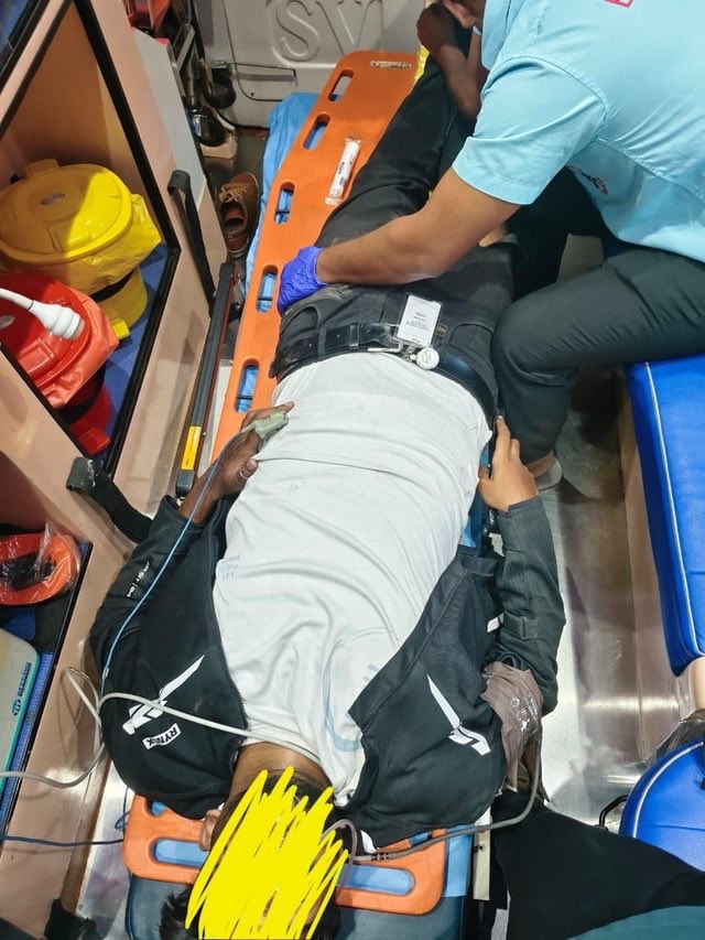 soulreaper1803's tweet photo. T1/4
 URGENT: Seeking witnesses for a fatal bike accident near TSPA Junction.
On Wed, April 8 (4:30-5:00 PM), my cousin was in a severe crash riding his White Yamaha FZ (TS07 GR 9386). Sadly, he passed away from his injuries.
If you saw anything, please DM me. 🙏
#Hyderabad https://t.co/M1SdfjTtyK