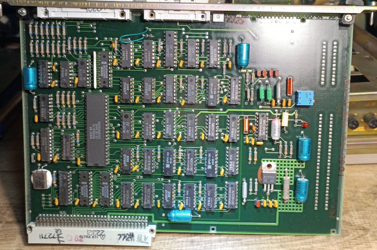 One of improvements of A7150 over A7100 is the ability to use hard disk with this K5172  Anschlusssteuerung für Festplatten (AFP).