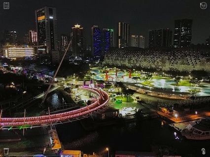 DemiShaq's tweet photo. 生活确实充满挑战，然而烤鸭带来的温暖与治愈感却格外令人安慰。 https://t.co/UmHhHjzjmo