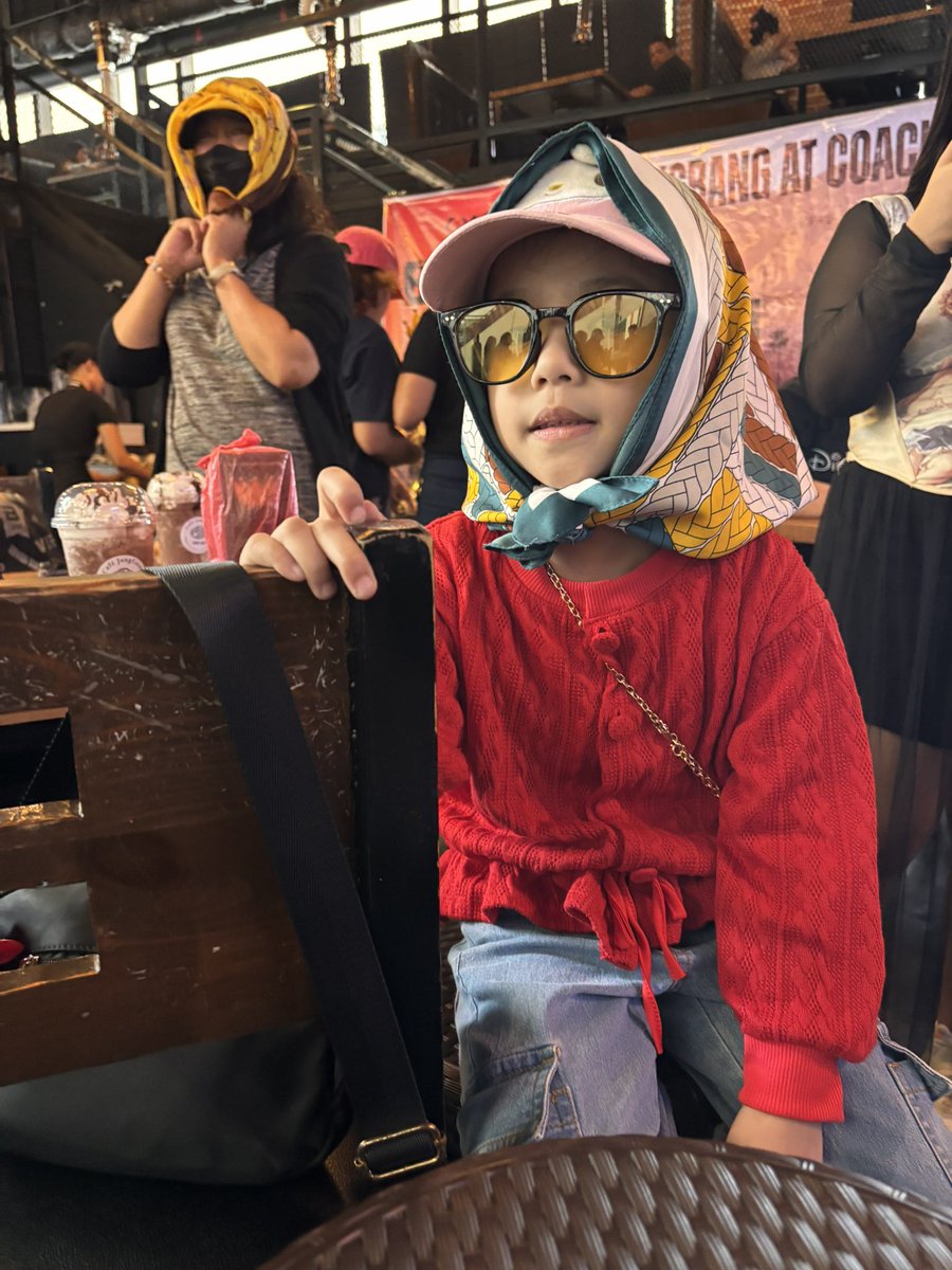 BIGBANGFILO's tweet photo. Our main celebrity guest has arrived 😄

#BIGBANG #BANGCHELLA #GDRAGON #TAEYANG #DAESUNG #COACHELLA2026 #BIGBANGISBACK https://t.co/nyjhhuEcLk