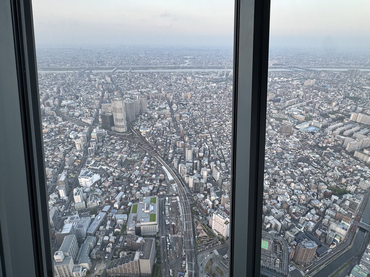 今日気づいたこと

スカイツリーは上から街を見下ろすより
下から見上げた方が迫力があってすごい🗼