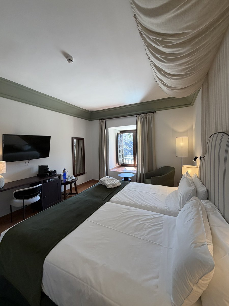 Ryoko Aoki 青木涼子（能声楽家） tweet media