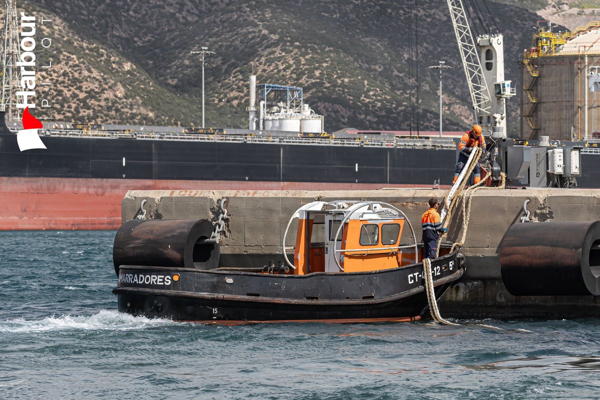 PilotHarbour's tweet image. Mooring team working Cartagena. 
harbourpilot.es/wp-content/upl…
#Port #Shipping #HarbourPilot #TransportMaritime #PortOperations #GlobalTrade #GlobalShipping #MaritimePhotography #MaritimeStrategy #MerchantMarine #liveforthistory #noshippingnoshopping #shippingworldwide #mooringman