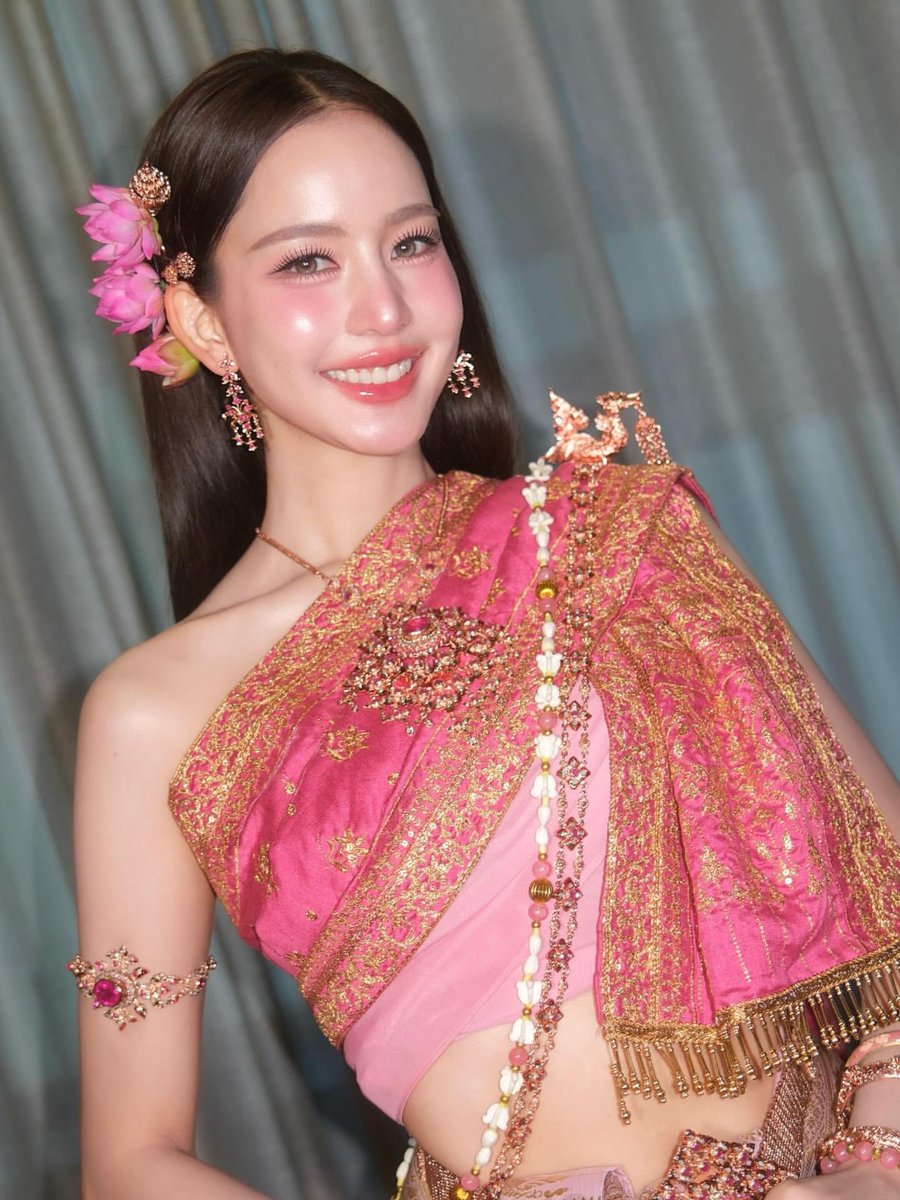 FFon_rn's tweet photo. งามอย่างไทย
#maxupmakeup
Cr. @maxup.makeup
#โบว์เมลดา #bow_maylada https://t.co/g5MxhyYnjC
