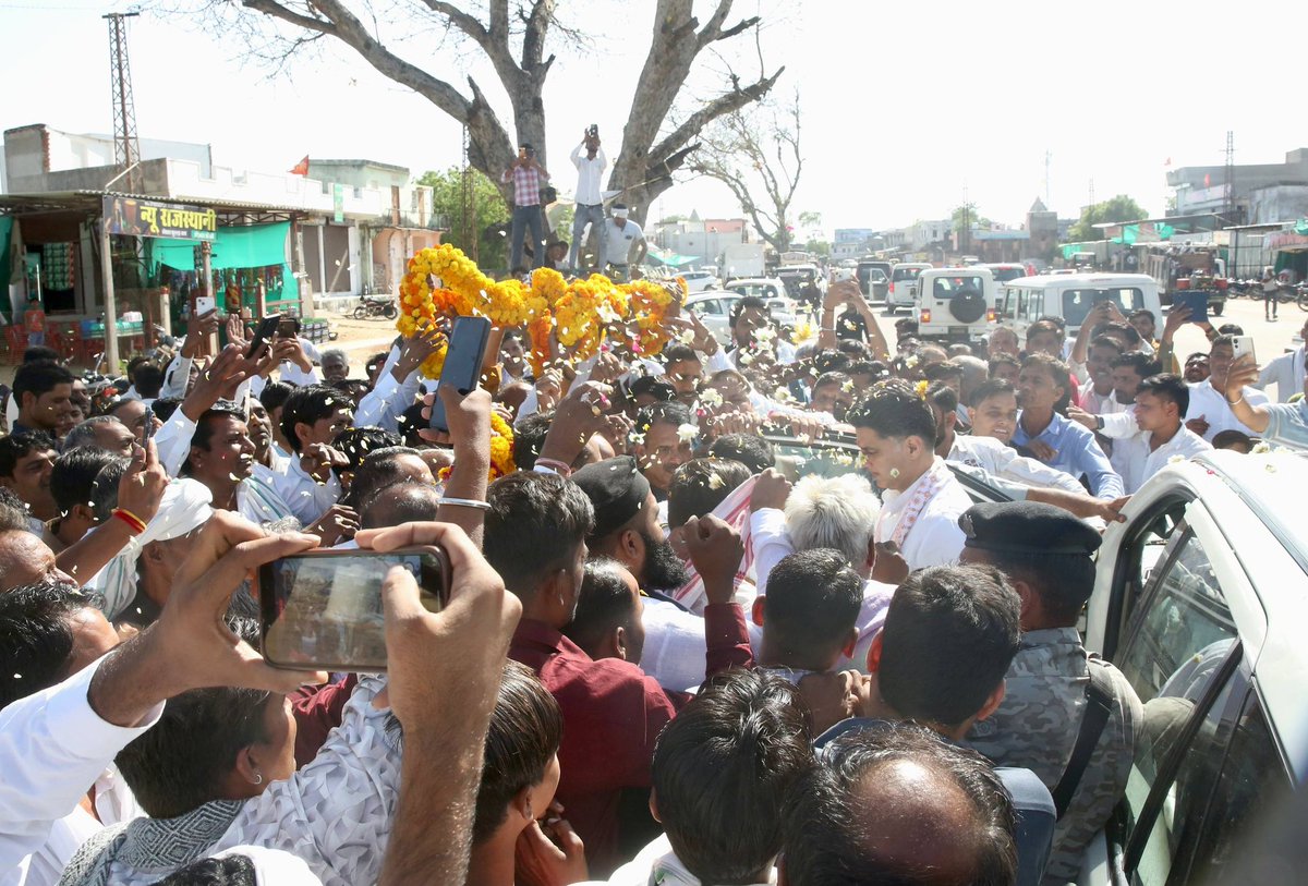 SachinPilot's tweet photo. गंगापुर सिटी से टोंक के रास्ते में -
आप सभी के द्वारा किए गए जोशीले स्वागत के लिए धन्यवाद। https://t.co/Mx53ru0Y9G