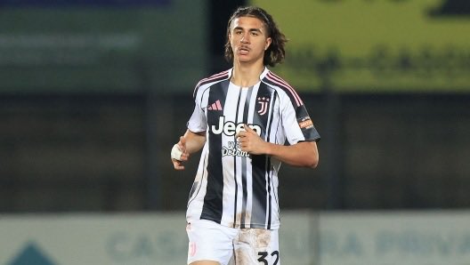 BaridonMarco's tweet image. Sinistro sotto l’incrocio dal limite 😱

Primo gol con la #Juventus #NextGen per Adin #Licina contro il Guidonia Montecelio 💎