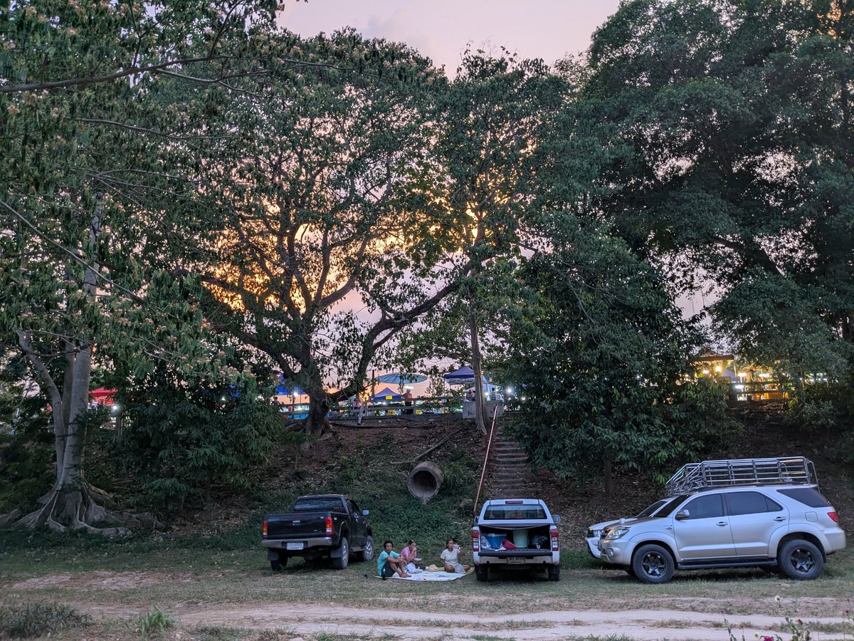 craigdude2001's tweet photo. Wife's home town for Songkran, family are selling mangoes at the Sunday market by the river.  Maybe I'll find a school near here again one day. I would like to live in the house I helped build and actually finish doing it up. 😂 https://t.co/eN7ysFgOh0