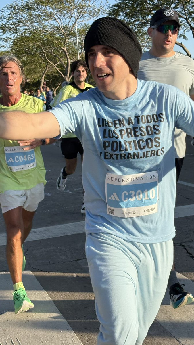 Nahuel está libre, pero su mente y corazón siguen en ese lugar. Hoy volvió a correr, está volviendo a vivir, es por eso que hoy decidió colocar en primer plano sus sentimientos y exigencias. 

Que sus compañeros vuelvan a casa, que vuelvan abrazar a sus familias. 

Libertad para