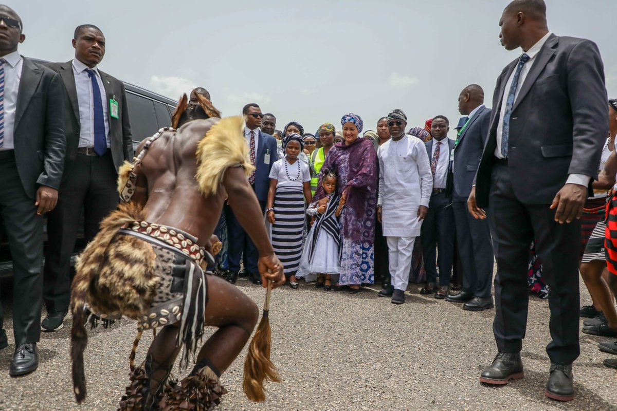 UN_Nigeria's tweet image. UN DSG @AminaJMohammed concluded her mission to 🇳🇬 with a visit to #Benue &amp;amp;, &amp;amp; was received by H.E. Gov. @HyacinthAlia @benuestategovt. She visited displaced communities &amp;amp; #IDPs, expressed solidarity with those facing humanitarian &amp;amp; climate challenges, &amp;amp; reaffirmed @UN's support.