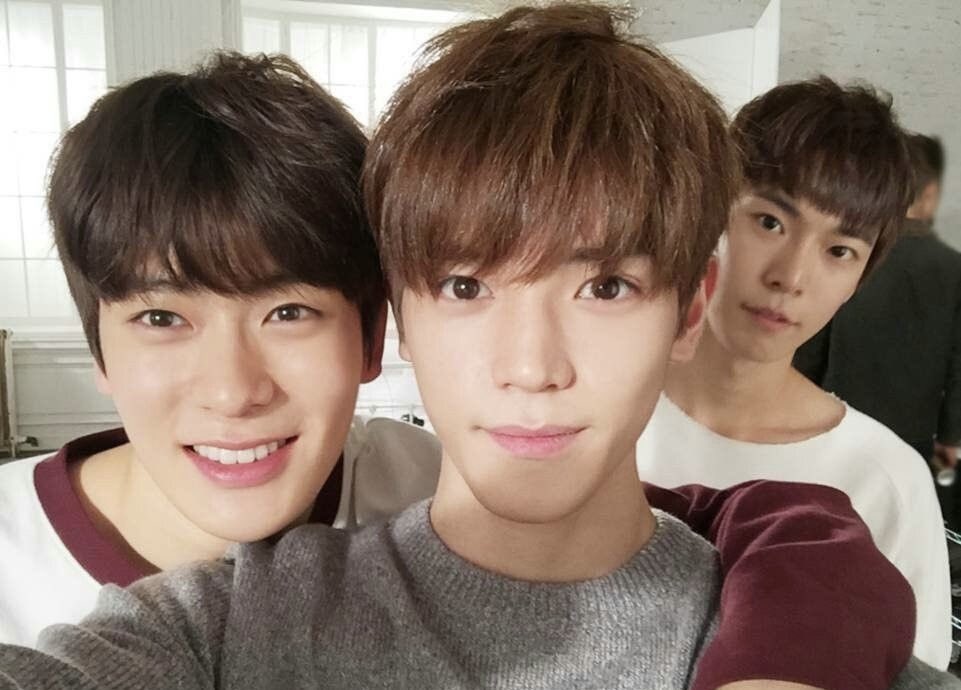 poen_ctt's tweet photo. 이분들 쓰리샷 보기 왤케 어렵나요 
내년에는 부디.. https://t.co/KowCnfh05y