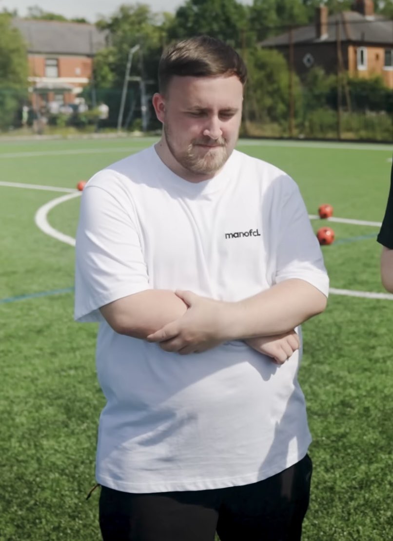 Who looks at this and thinks ‘ooo that new Boohoo merch is nice’?

<a href="/LukeTheNuke180/">Luke Littler</a> the last person anyone needs modelling for them, state of him