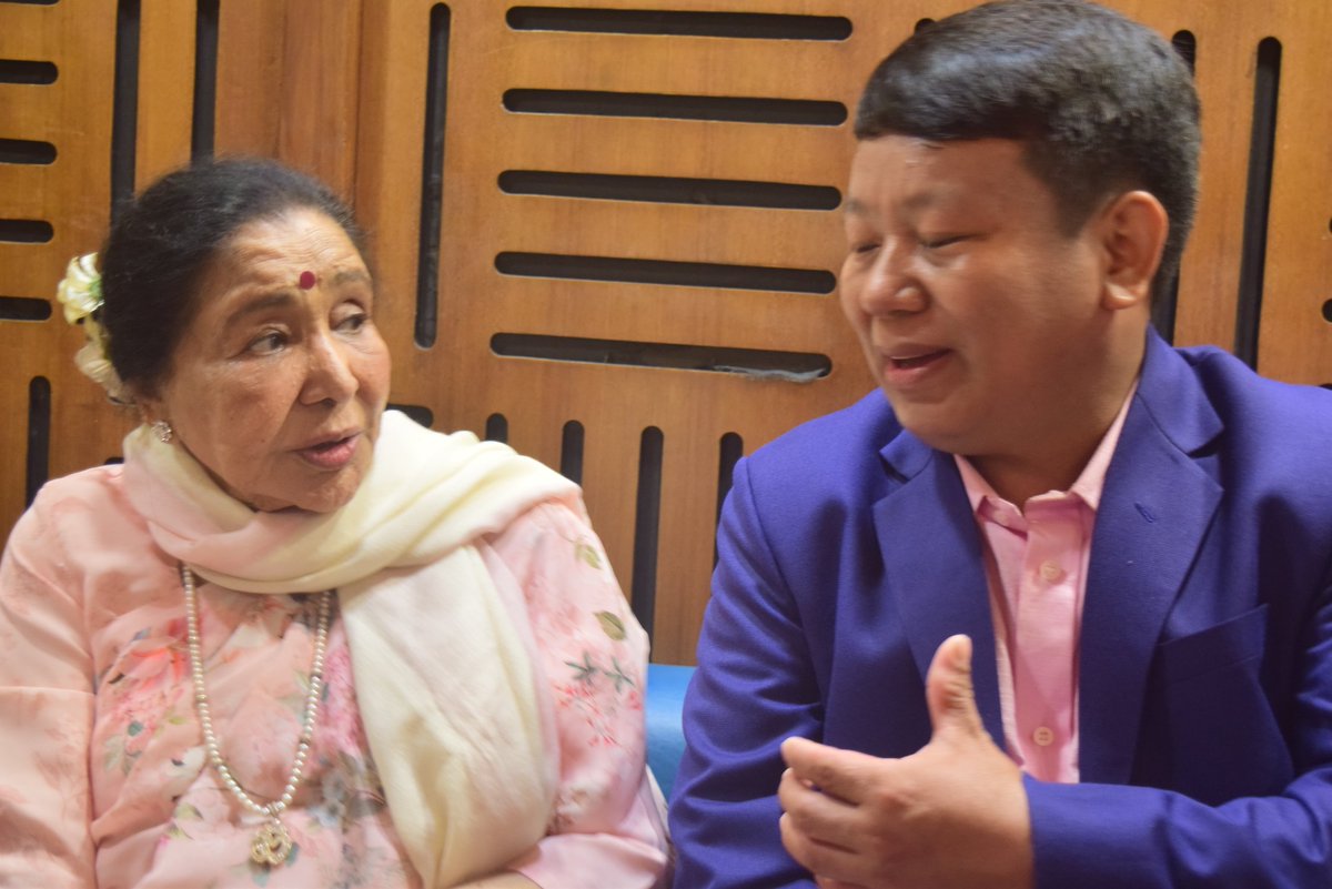 विश्वको सुप्रसिद्द भारतीय वरिष्ठ गायिका जीवित सरस्वती माता आशा भोसलेज्युको ९३ वर्षको उमेरमा अचानक निधन भएको खबर सुन्दा म अत्यन्तै दु:खी स्तब्ध भएको छु हजुरको बैकुण्ठमा वास होस भनी भावपुर्ण  श्रद्धासुमन अर्पण गर्दछु। परिवार जनमा गहिरो समबेदना प्रकट गर्दछु।