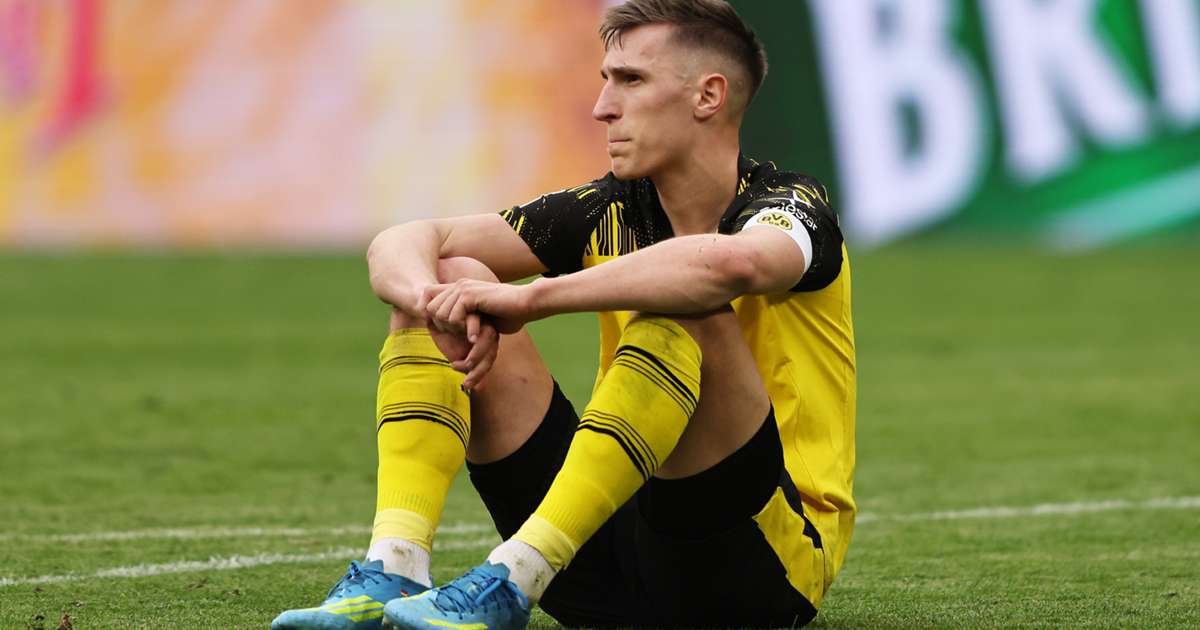 Dortmundzka's tweet image. Waldemar Anton o wygwizdaniu Nico Schlotterbecka przez kibiców na Westfalenstadion:

„Zasłużył na nowy kontrakt i szczerze mówiąc, nikt nie powinien być wygwizdywany – a już na pewno nie tutaj, na własnym stadionie. Takie sytuacje w ogóle nie powinny się zdarzać.”

#BundesTAK