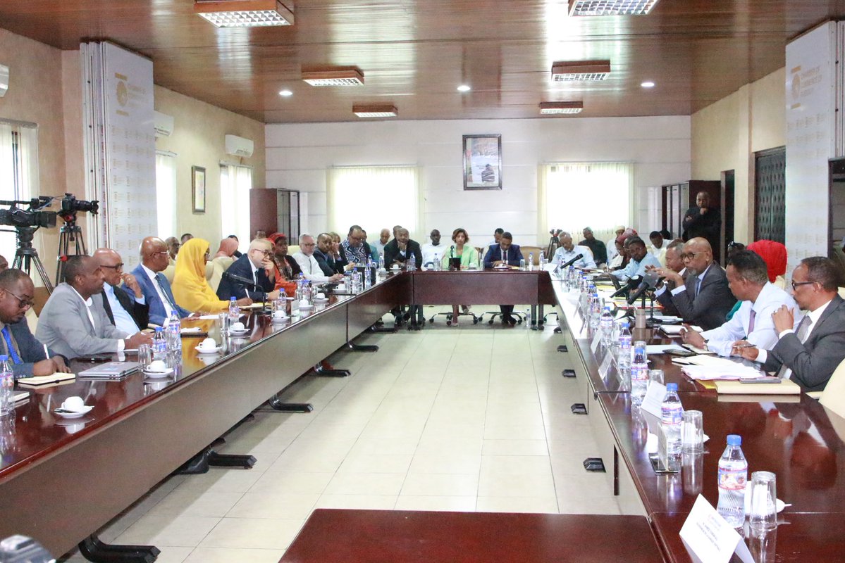 Ilyasdawaleh's tweet image. Global #crisis 
#Djibouti calls for #Unity, #Resilience and #Responsibility 
Government and private sector standing side by side to protect Djiboutian livelihoods, especially the most vulnerable among us.