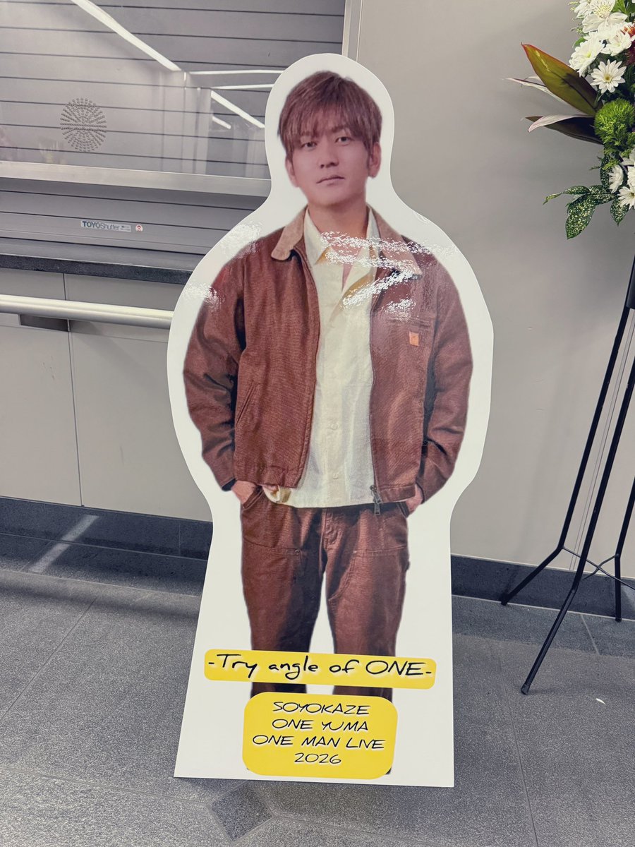 Sound_mattsun's tweet photo. 今日は高校の同級生がなんばHatchでワンマンとの事で行かせてもらいました
高校の時から歌上手かったけど立ち振る舞いがしっかりアーティストになってて
この規模でできるのが凄い
同級生として誇らしいです！
負けてられないなー！
良いものみさせてもらいました！ありがとう！
#大根雄馬 https://t.co/6YMod0xbPf