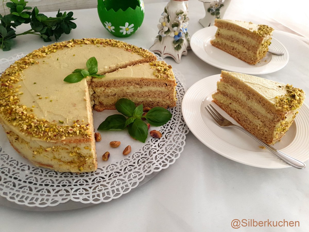 Silberkuchen's tweet image. Erdnuss - Karamell Torte #karamellcreme #torte #foodphotography #foodblog #foodlover #kuchenliebe #kuchenlover #kuchen #cake #ohnekuchenohnemich #kaffee #kaffeeundkuchenzeit #kaffeetratsch #bakemyday #selbstgemacht #homemade #homebaking #bio #news