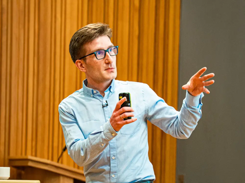 Peter Gostev's BullshitBench tests AI models with nonsensical questions to spot BS detection.
Google Gemini 3.0 struggles with BullshitBench, failing to reject nonsense over half the time. One AI company did way better than everyon tinybfs.com/t/N48N5K