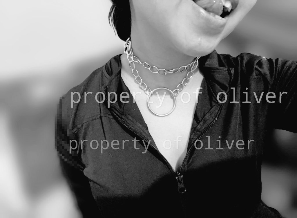 SightOliver's tweet photo. Wear it well girl 

#BDSM #submissive #kitten #BDSMCommunity #choker #goodgirl https://t.co/pkGSe9277d