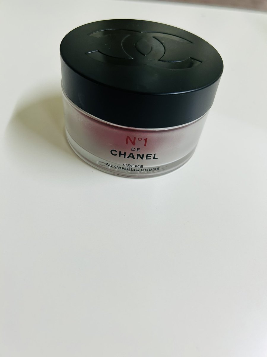 入院５日目
日中は、ちょっと汗ばむ
天気でしたが、夜になると
ひんやりしますね。
今夜は、このクリームで
癒されました。
chanel.com/jp/skincare/p/…

スムース クリーム N°1 
ドゥ シャネル