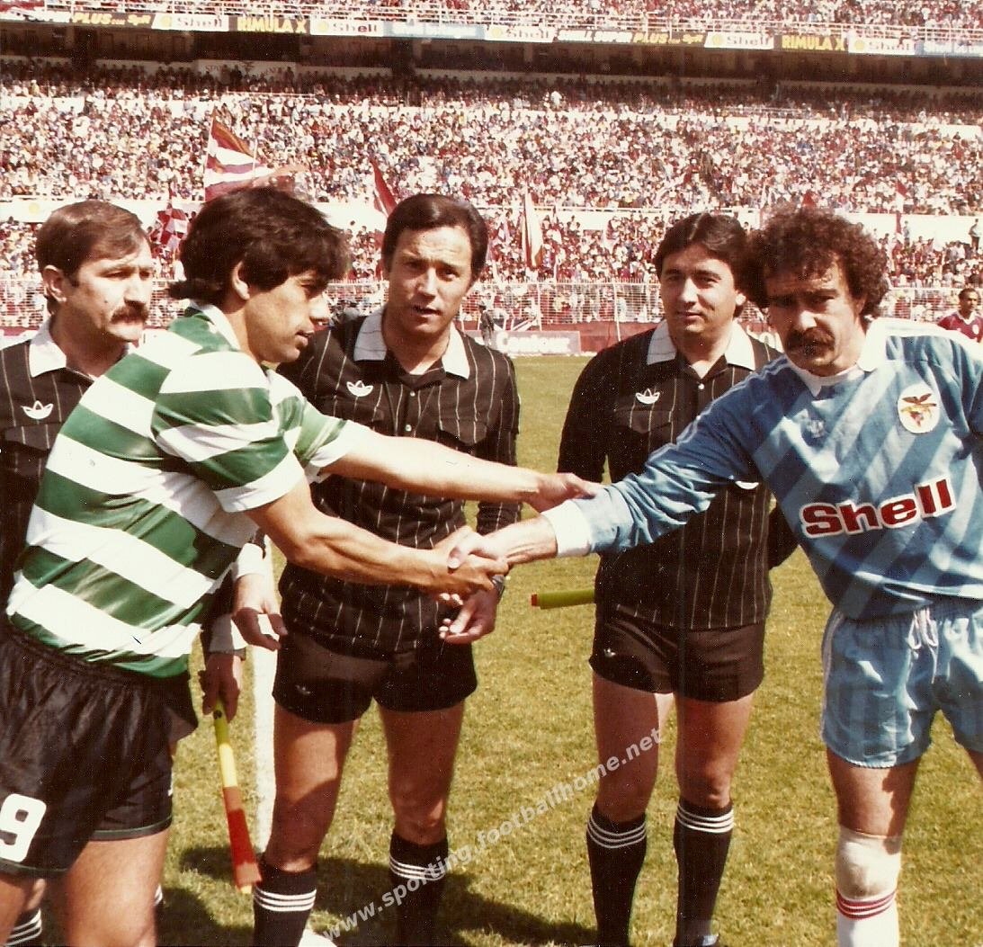 Neste dia, há 40 anos...

O Benfica perdia 1-2 (Manniche 60') com o SCP na Luz, sendo a 1 º derrota do Benfica no Derby em casa em 20 anos. O jogo ficou marcada pela perda da liderança na penúltima jornada para o FCP, sendo uma das derrotas mais traumáticas da história da Luz.
