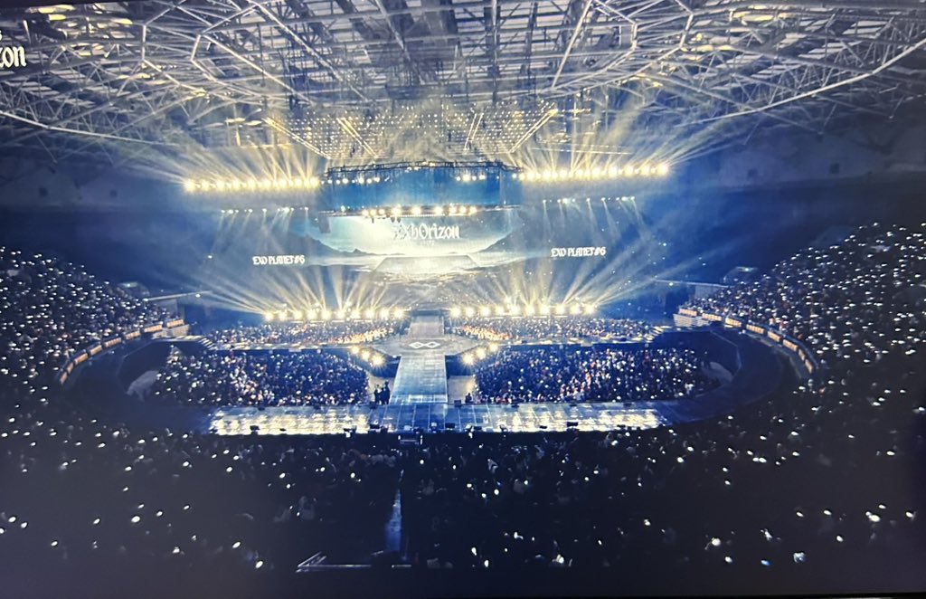HSehun94's tweet photo. END 😭😭🧡🧡

Please let me get an EXO ticket, I NEED to see them 😭 #EXO 

#EXhOrizon_in_SeoulDay3 https://t.co/AW6IEqXhcq