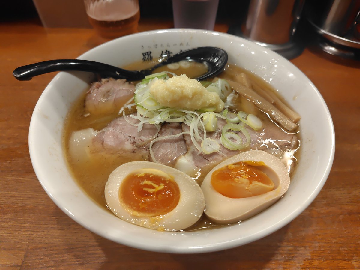 くにやん tweet media