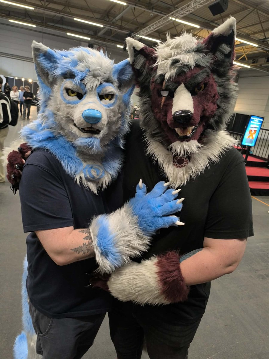 Rowanor_'s tweet photo. Enjoying the FACTS convention 🥰
🐺: @Corwin_the_wolf 
🪡: @qijing260570760 
#Belgium #FactsConvention #Furry #furrycharacter #lgbt #mmromance #fursona #furryanthro https://t.co/C1n7cOvuMx