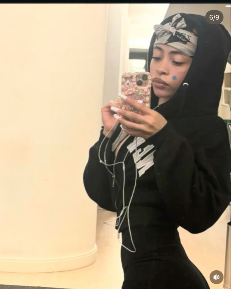 akyra  tweet media