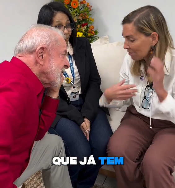 Em encontro com a pesquisadora que lidera as pesquisas, Lula pediu que ela enviasse um recado ao ministro da Saúde, Alexandre Padilha.

"Pede, para ele, ajuda para a Anvisa aprovar", disse.

Na época, dois pedidos do laboratório à agência estavam travados.
tab.uol.com.br/noticias/redac…